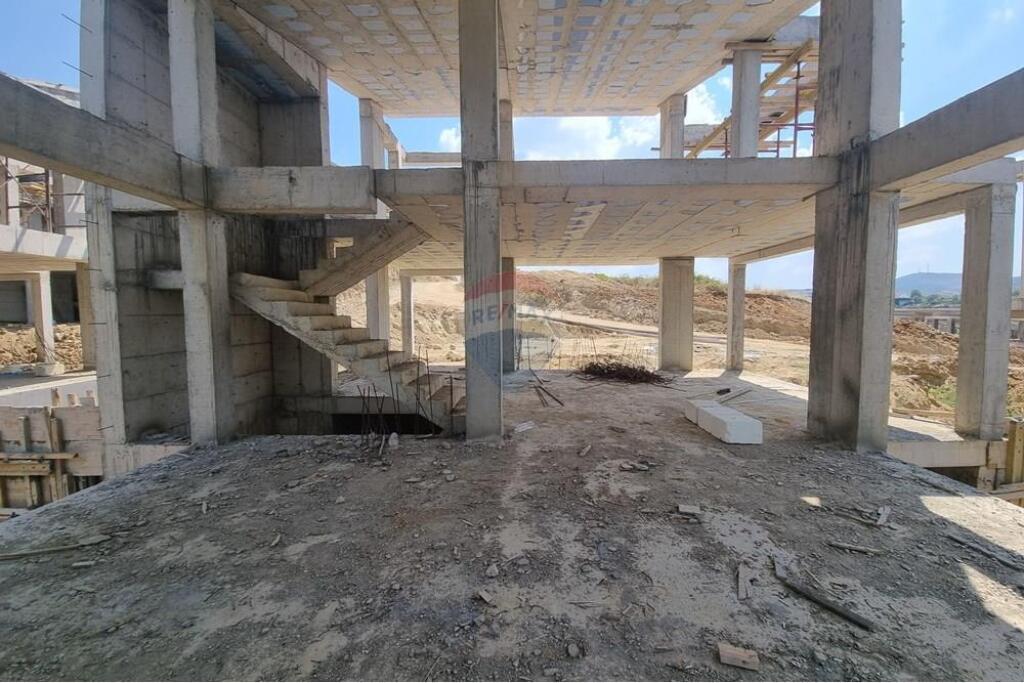 VILLAS FOR SALE IN A LUXURY COMPLEX IN FARKE!