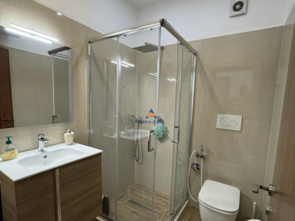 JEPET ME QERA APARTAMENT 2+1+BALLKON "UNAZA E RE,KOMPLEKSI ARLIS" 540 EURO.