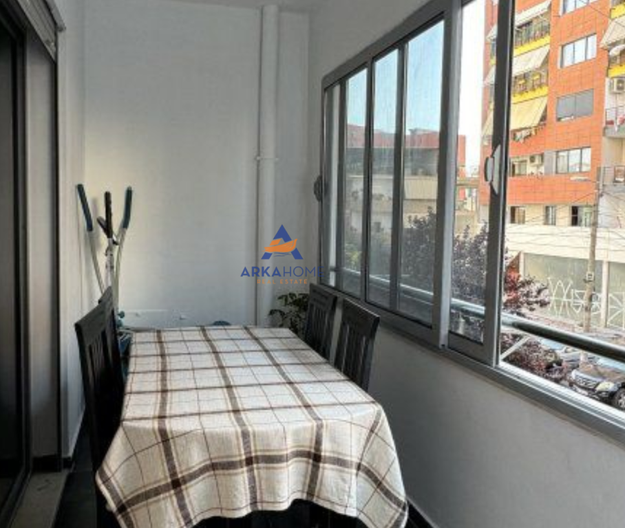JEPET ME QERA APARTAMENT 2+1+BALLKON "UNAZA E RE,KOMPLEKSI ARLIS" 540 EURO.