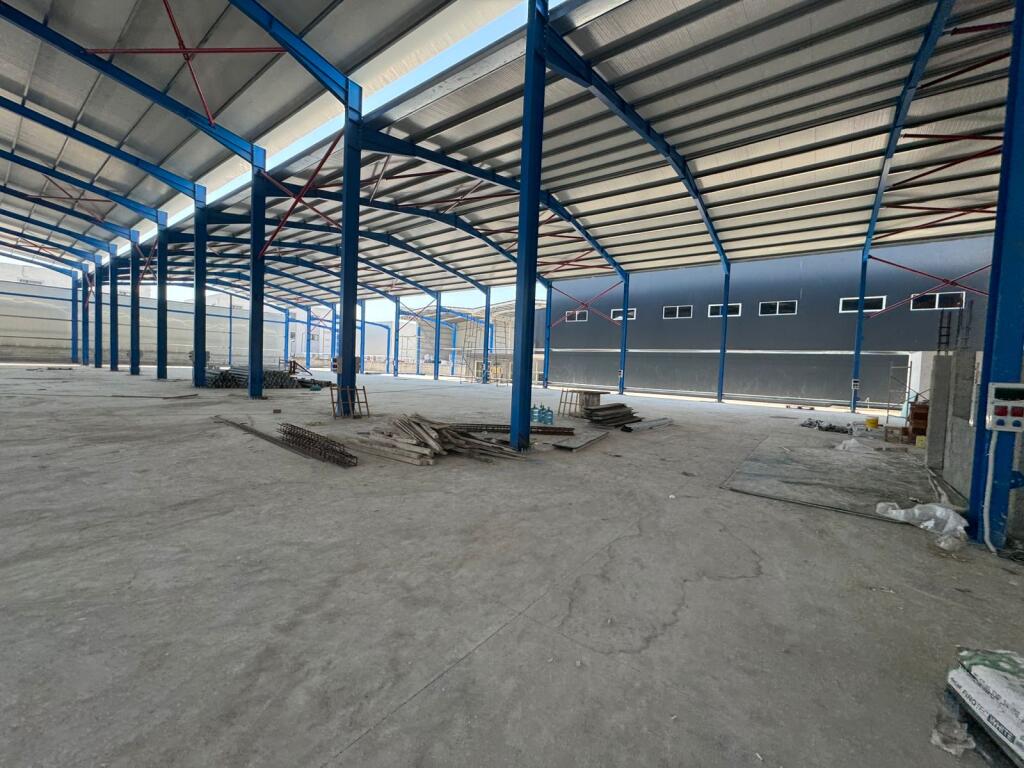 Kapanon me qera , 5000m2, Autostrada Tirane -Durres (10,000 Euro)
