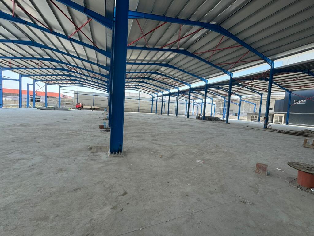 Kapanon me qera , 5000m2, Autostrada Tirane -Durres (10,000 Euro)