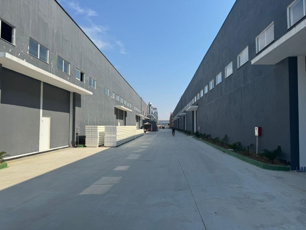 Kapanon me qera , 5000m2, Autostrada Tirane -Durres (10,000 Euro)