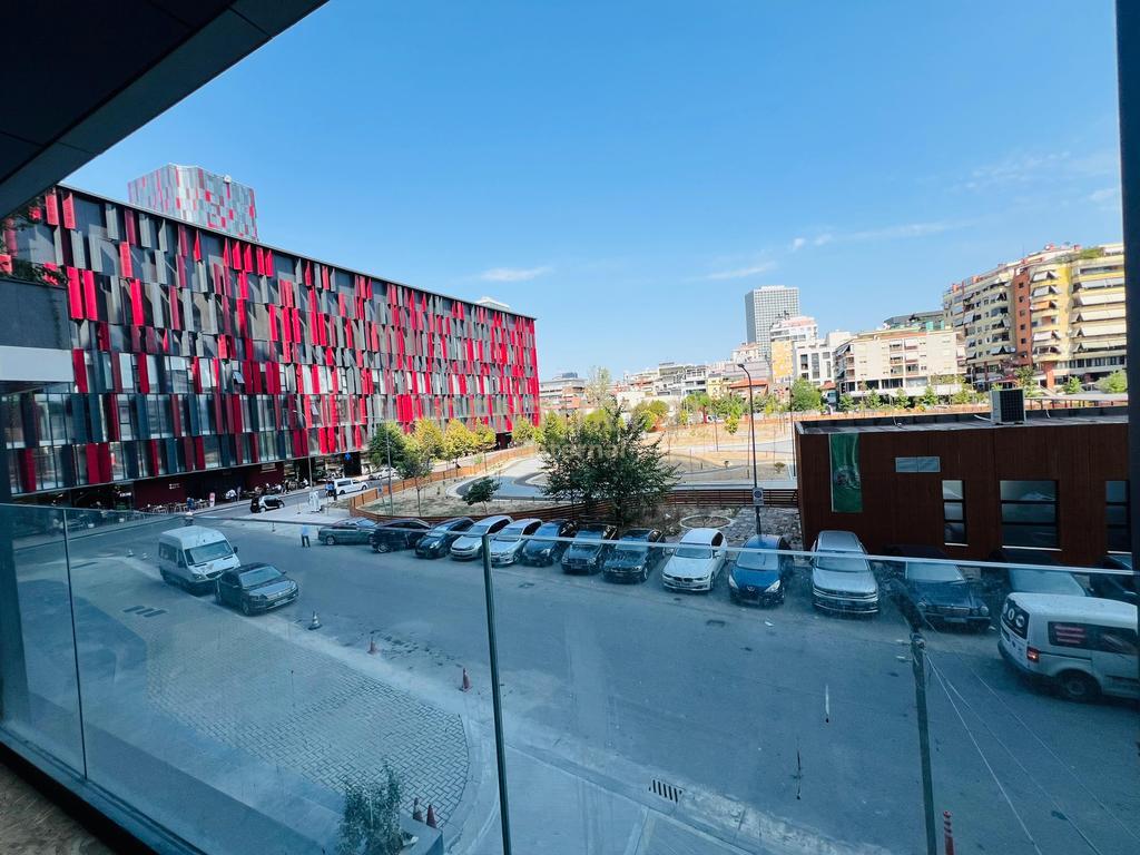 Ambient për Zyra me Qira te Vertical Forest – Në Zemër të Tiranës!