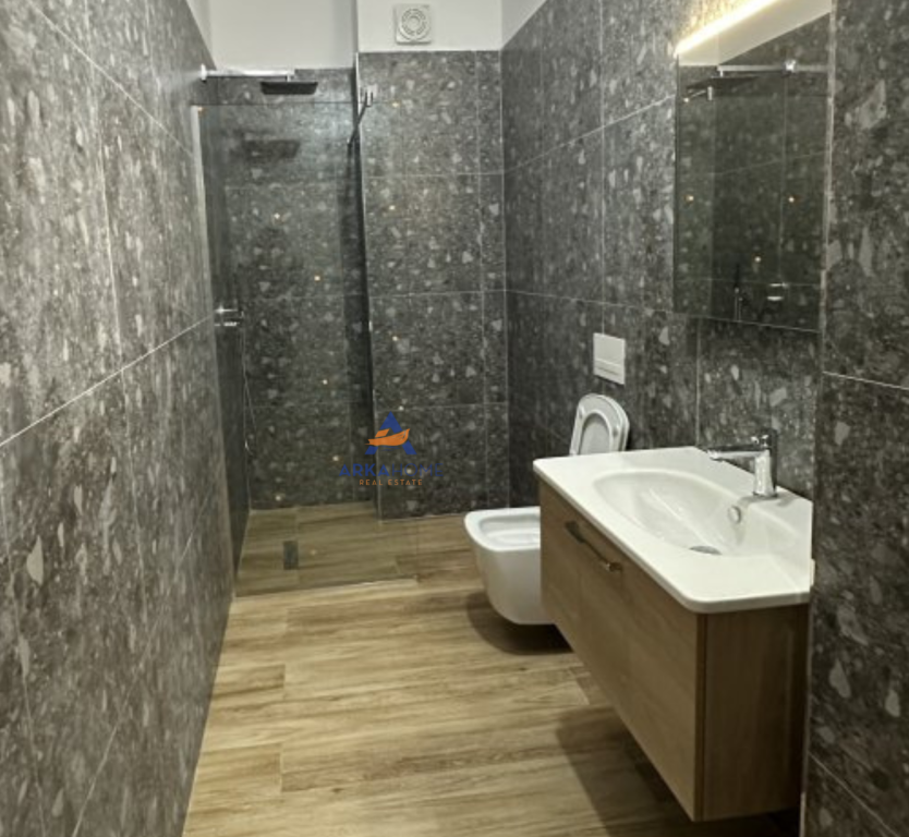SHITET APARTAMENT 2+1+BALLKON "BULEVARDI BLU,QENDER KAMEZ" 115.000 EURO.