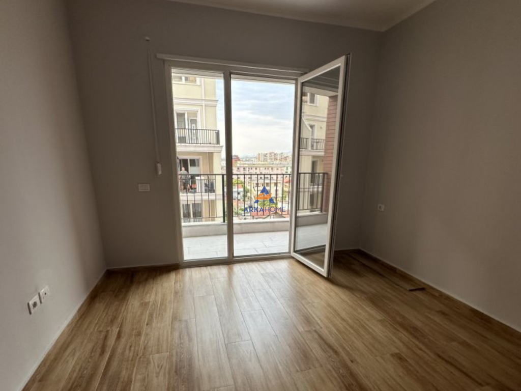 SHITET APARTAMENT 2+1+BALLKON "BULEVARDI BLU,QENDER KAMEZ" 115.000 EURO.
