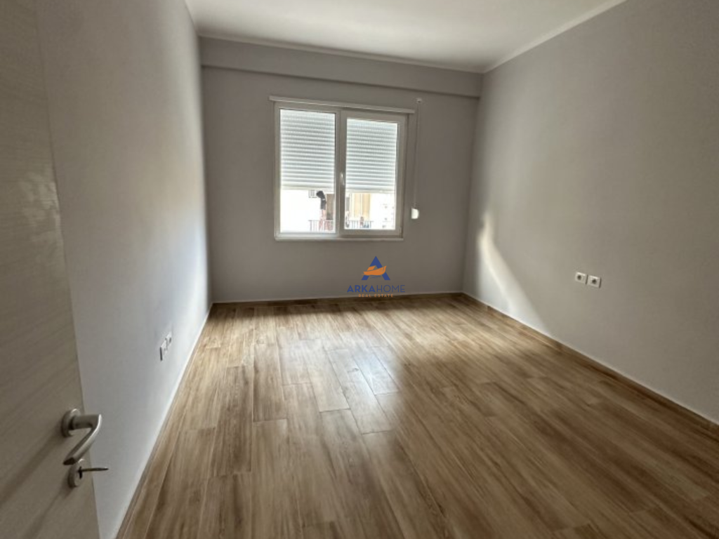 SHITET APARTAMENT 2+1+BALLKON "BULEVARDI BLU,QENDER KAMEZ" 115.000 EURO.
