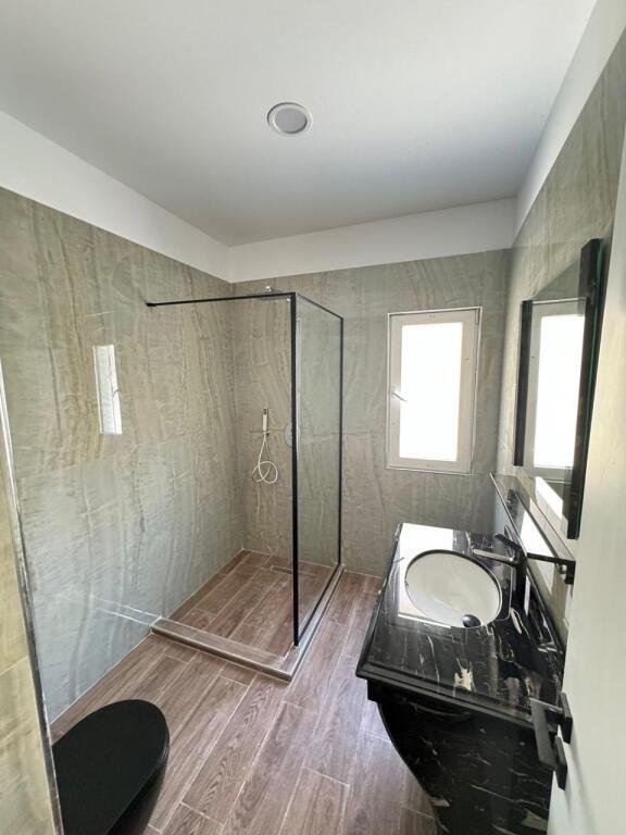 Jepet me qera super apartament 2+1+2 me garazh te Liqeni i Farkes