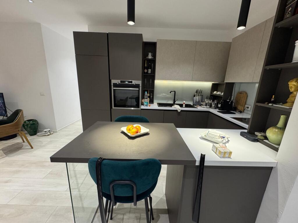 Komleksi zirkon Jepet me qira apartament 2+1