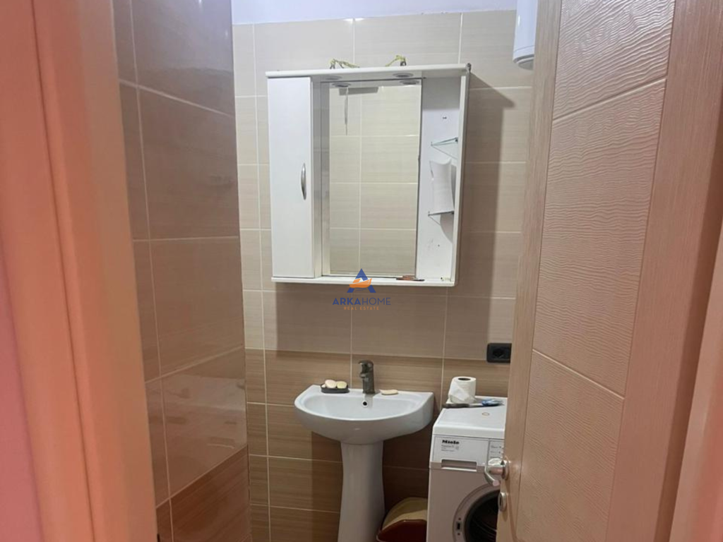 SHITET APARTAMENT 1+1+BALLKON "VILA L, UNAZA E RE" 105.000 EURO.
