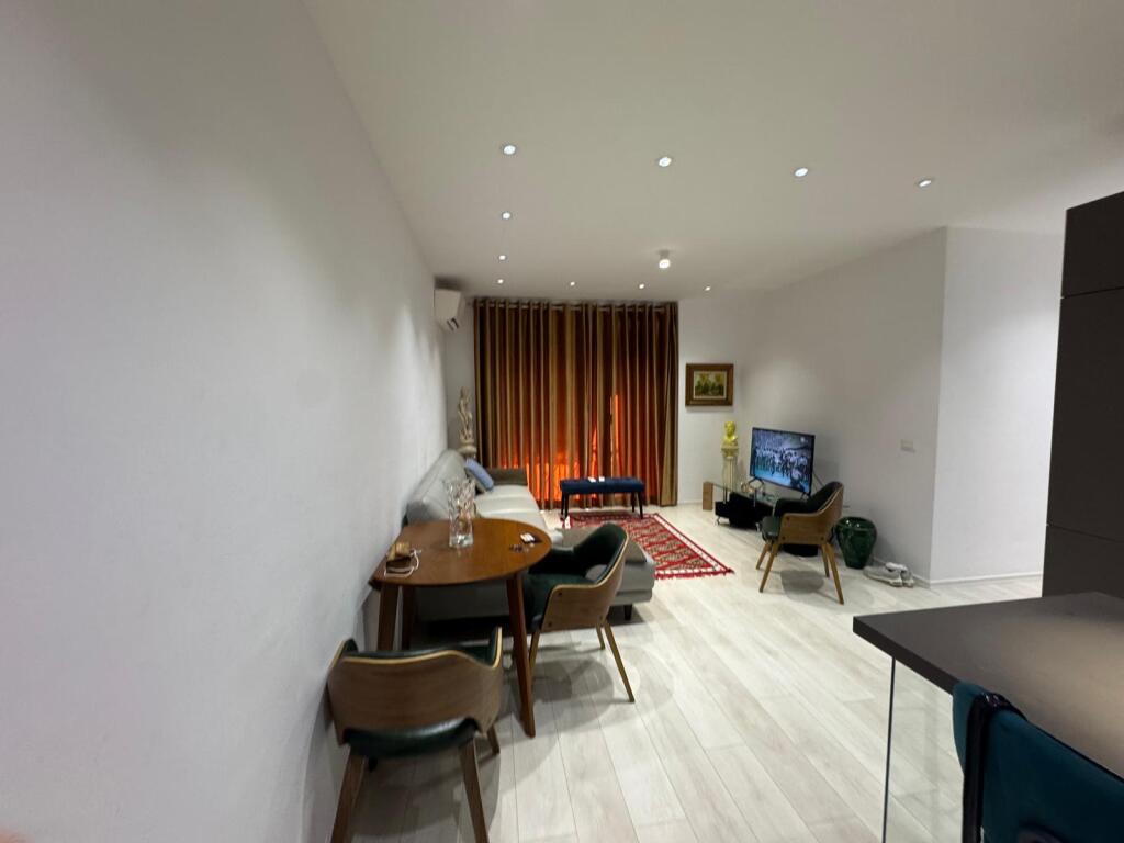 Komleksi zirkon Jepet me qira apartament 2+1