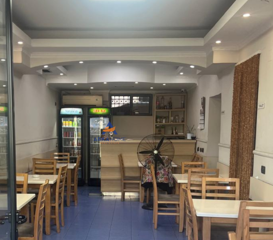 LOCALE IN AFFITTO 55M2 PRIMA FILA " ZOGU I ZI" 1500 EURO