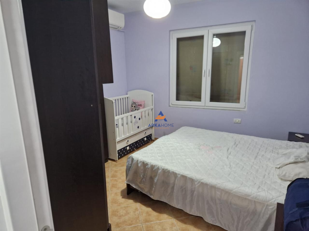 JEPET ME QERA APARTAMENT 3+1+2 BALLKONE " ZOGU I ZI" 800 EURO (PARKIMI I PERFSHIRE).