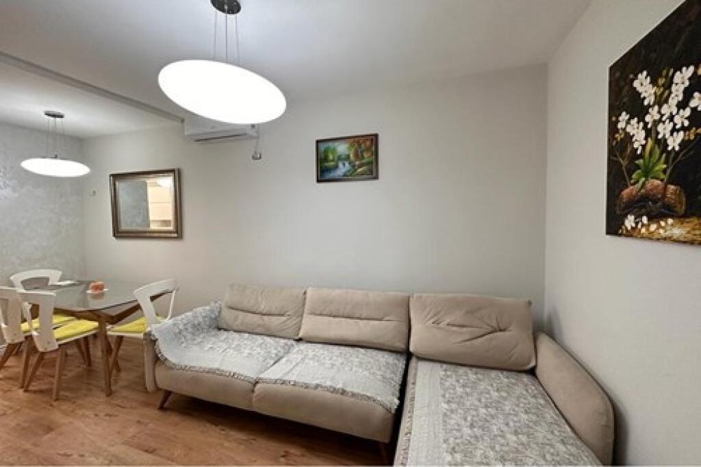 IN VENDITA, VILLA, VIA ALEKSANDER MOISIU, KINOSTUDIO. ID: 530291010-621
