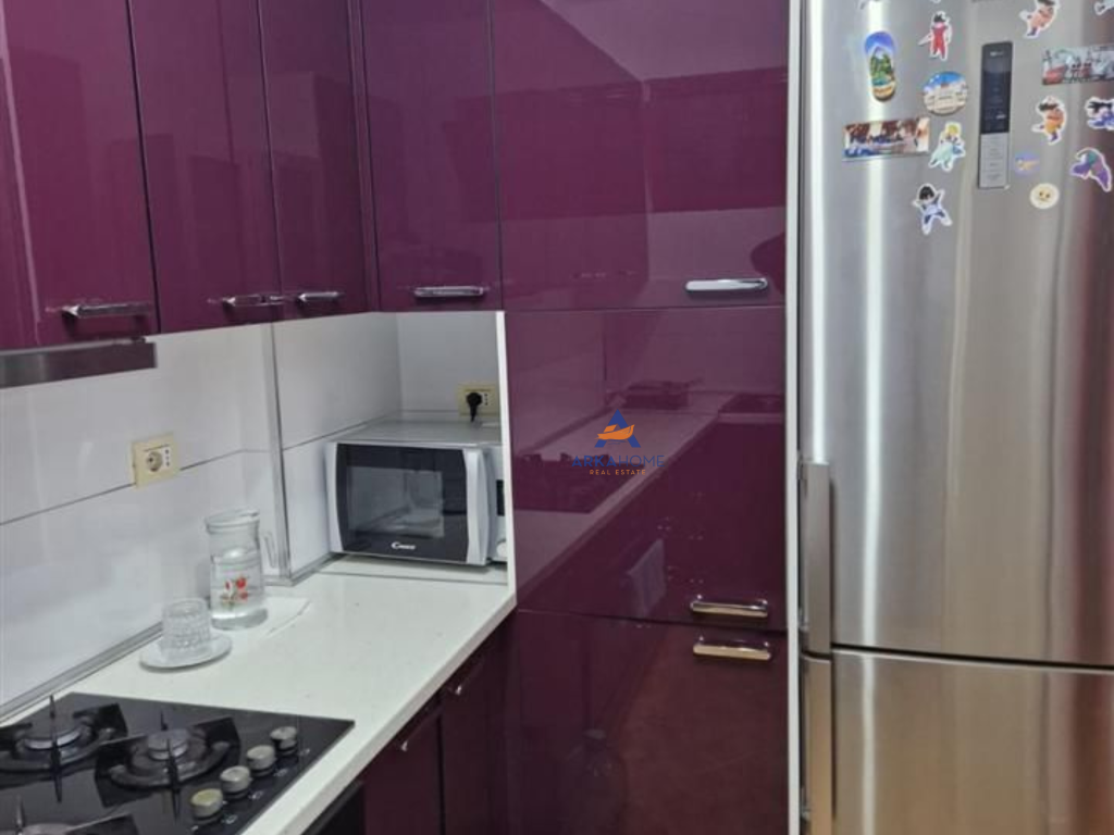 JEPET ME QERA APARTAMENT 3+1+2 BALLKONE " ZOGU I ZI" 800 EURO (PARKIMI I PERFSHIRE).