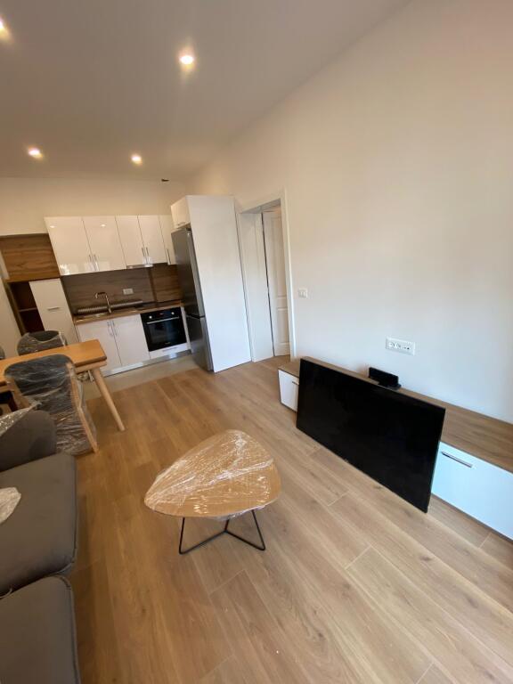 Jepet me qera apatament 1+1 tek Sheshi Willson/750 Euro