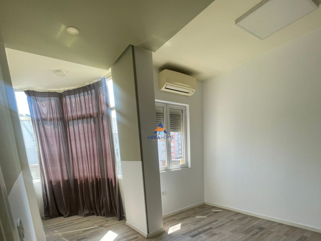 OFFICE FOR RENT 2+1+BALCONY+2 WAREHOUSES "WILSON SQUARE" 150,000 LEKE.