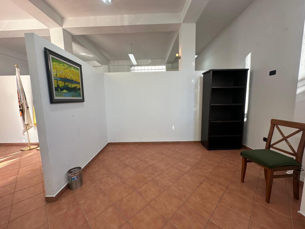 Ambiente Ufficio in Affitto a Porcelan