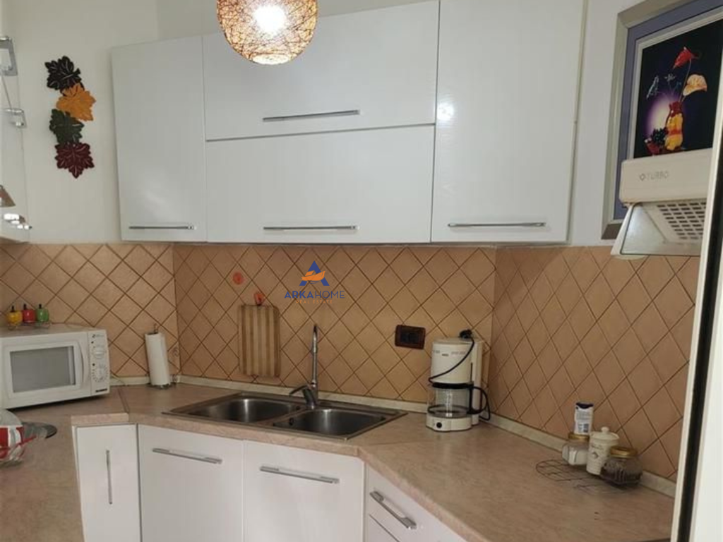 JEPET ME QERA APARTAMENT 2+1+BALLKON "KOMUNA E PARISIT" 650 EURO.