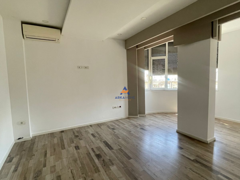 OFFICE FOR RENT 2+1+BALCONY+2 WAREHOUSES "WILSON SQUARE" 150,000 LEKE.