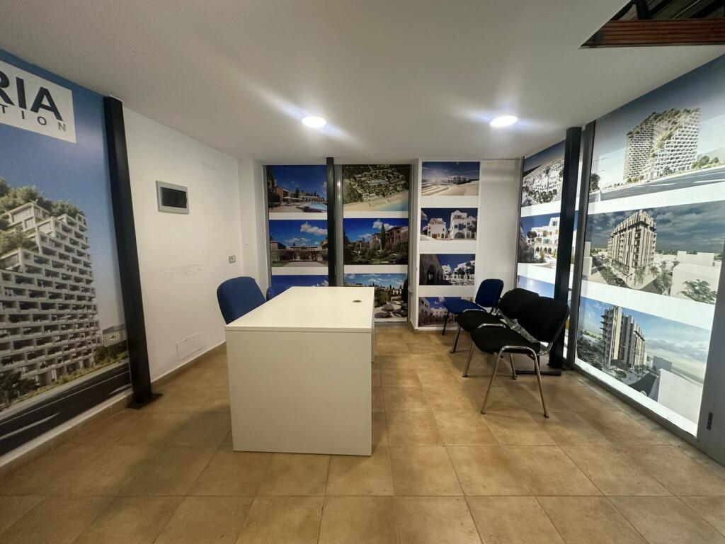 Ambien Ufficio Duplex in Affitto presso Dispanceria