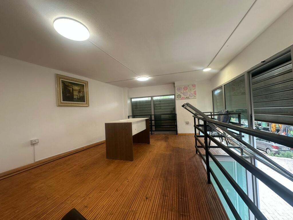 Ambien Ufficio Duplex in Affitto presso Dispanceria