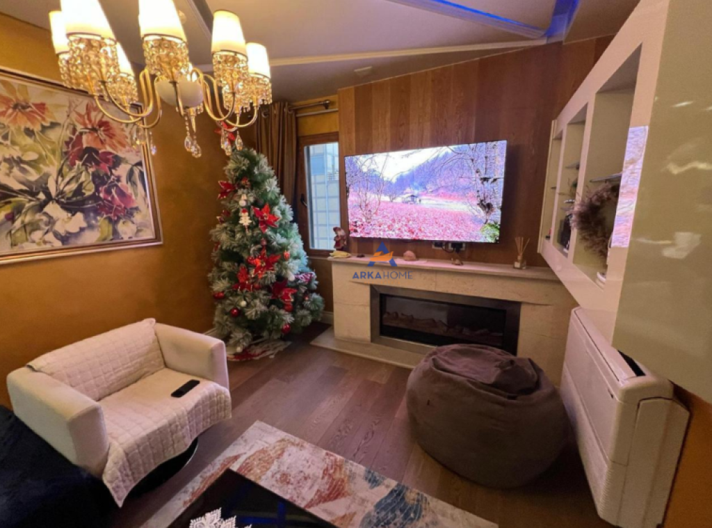FOR RENT APARTMENT 3+1+BALCONY "UNAZA E RE" 750 EURO (NEGOTIABLE).