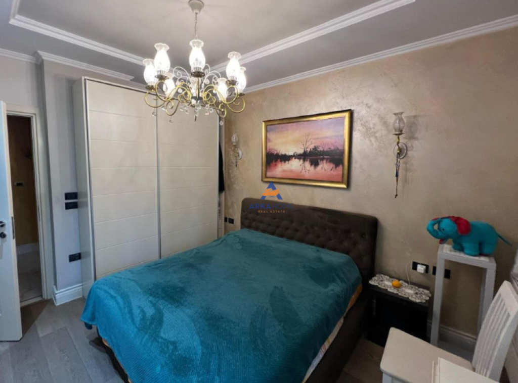 FOR RENT APARTMENT 3+1+BALCONY "UNAZA E RE" 750 EURO (NEGOTIABLE).