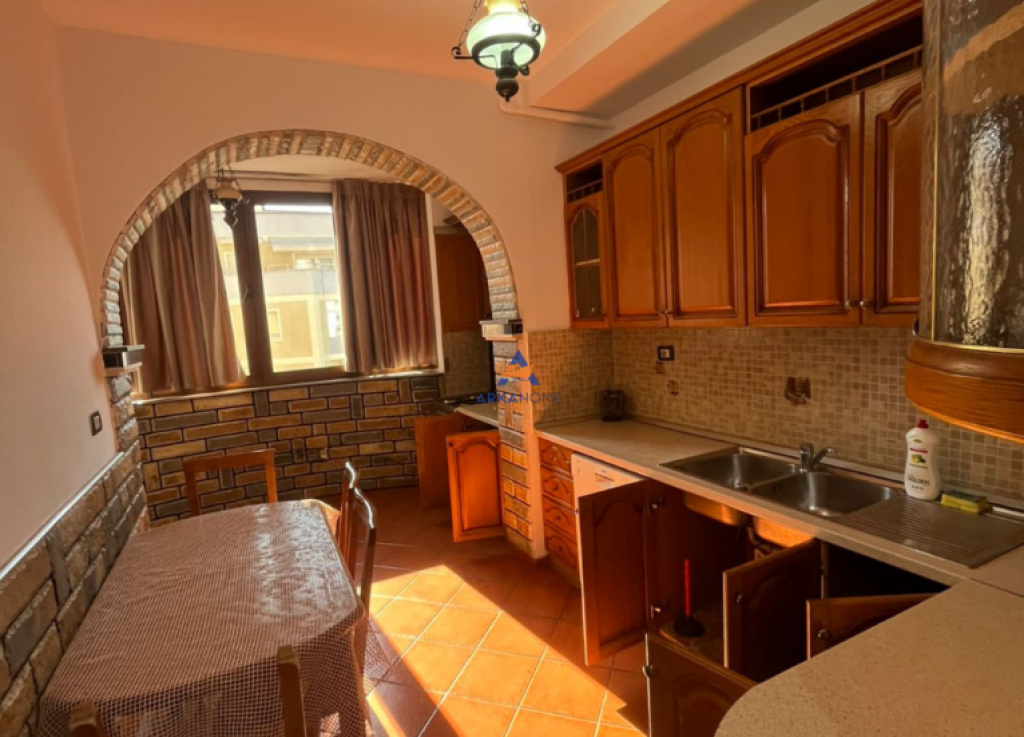 JEPET ME QERA APARTAMENT 4+1+2+BALLKON "RRUGA ISUF ELEZI, SELITE" 800 EURO.