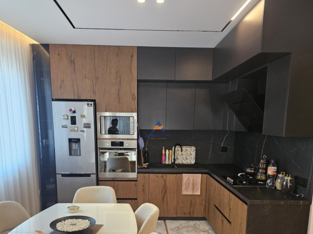 FOR RENT APARTMENT 2+1+2+BALCONY "UNAZA E RE" 700 EURO.