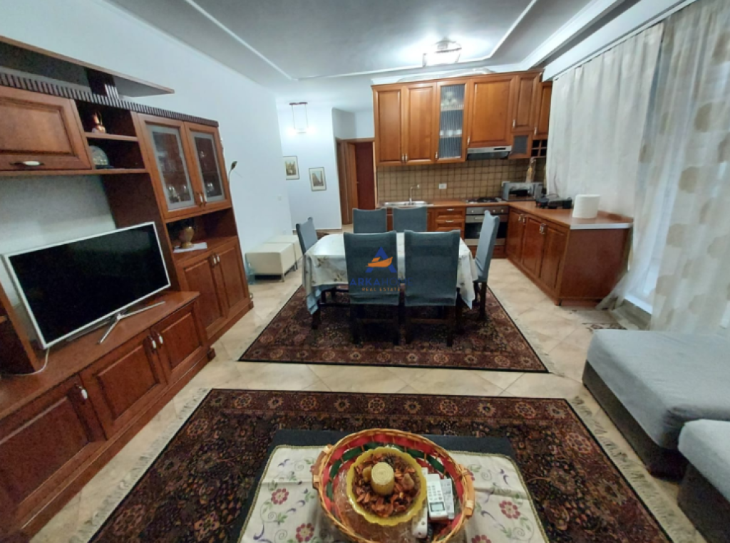 JEPET ME QERA APARTAMENT 2+1+BALLKON "KOMPLEKSI DELIJORGJI" 750 EURO.