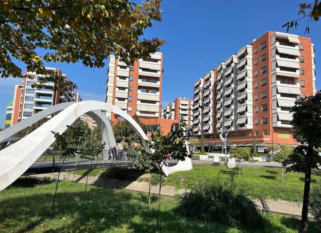 Garazhe ne shitje tek Kompleksi Deliorgji ne Tirane(ID 4181109)