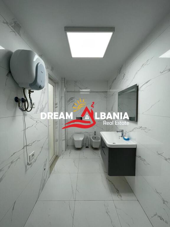 Ufficio in affitto  Garage in Via Elbasan vicino all'Università “Luarasi” a Tirana (ID 4261839)