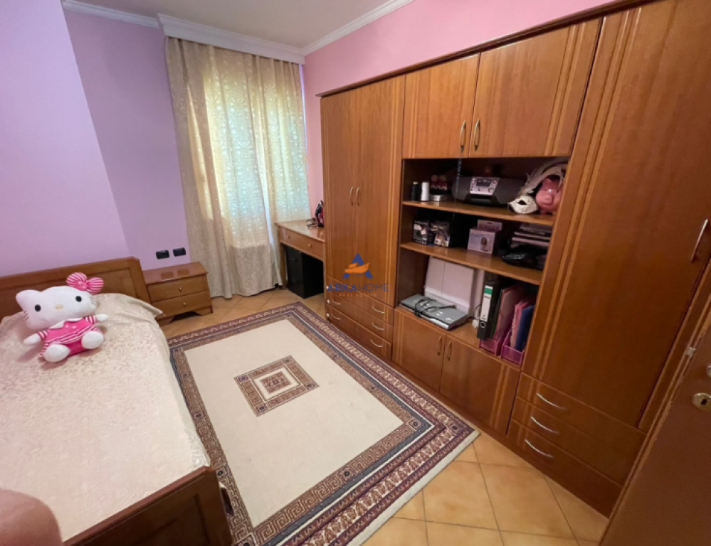 JEPET APARTAMENT ME QERA 2+1+2 TUALETE TE "AIR ALBANIA" 1000 EURO