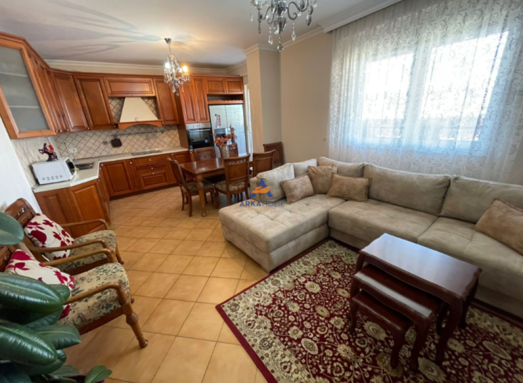 JEPET APARTAMENT ME QERA 2+1+2 TUALETE TE "AIR ALBANIA" 1000 EURO