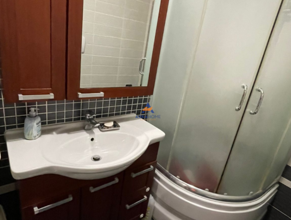 JEPET APARTAMENT ME QERA 2+1+2 TUALETE TE "AIR ALBANIA" 1000 EURO