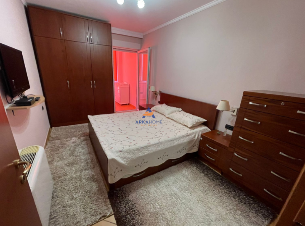 JEPET APARTAMENT ME QERA 2+1+2 TUALETE TE "AIR ALBANIA" 1000 EURO