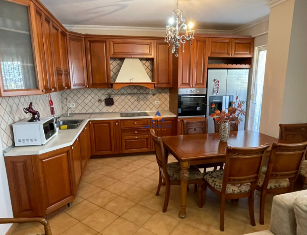 JEPET APARTAMENT ME QERA 2+1+2 TUALETE TE "AIR ALBANIA" 1000 EURO