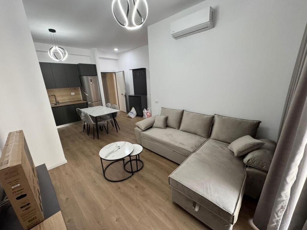 Jepet me qera Apartament 1+1  Adresa : Ali Demi Kompleksi Kaimi  I mobiluar  Kati 4  Cmimi 400€ ne muaj