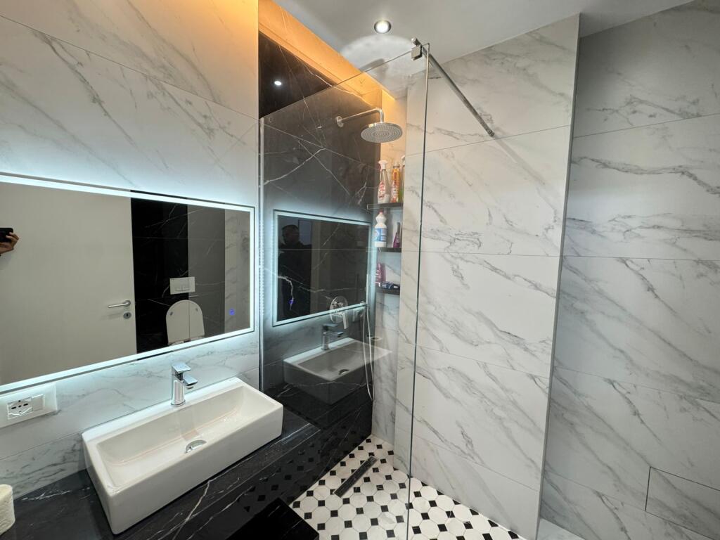 Jepet me qera Apartamentt 2+1+2  Adresa : Ali Demi Kompleksi kaimi  cmimi 55000 leke  