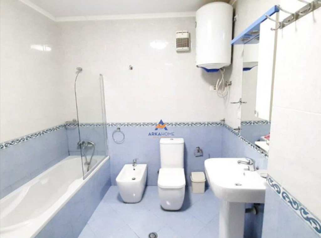 JEPET ME QERA APARTAMENT 2+1+2+BALLKON TEK "ZOGU I ZI" 700 EURO