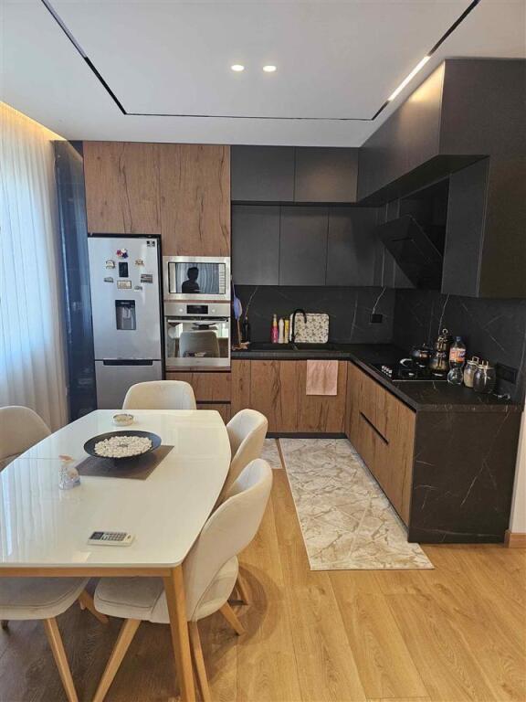 Super Apartament 2+1 me qera ne Astir, prane Boheme Bar (65,000 Leke)