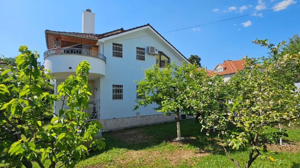 ~~~~ VILLA FOR RENT~~~~~