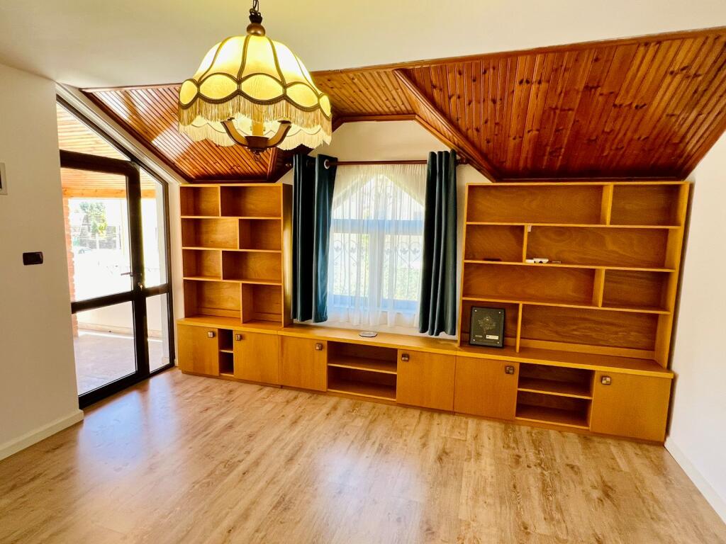 ~~~~ VILLA FOR RENT~~~~~