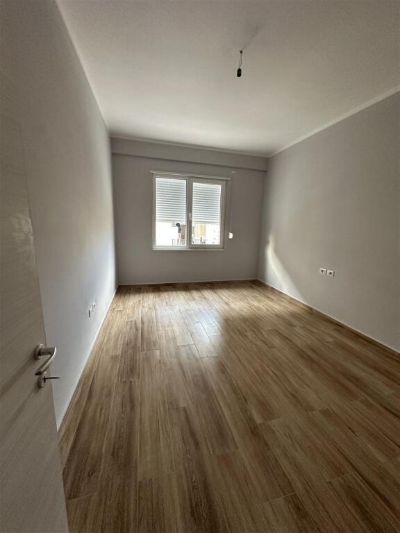 Occasion!! 2+1 apartment for sale in Kamez/Bulevardi Blu (103,000 Euro)