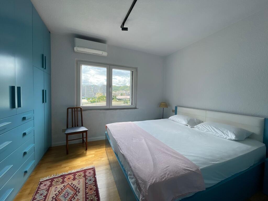 Ofrohet apartament 2+1 me qira.