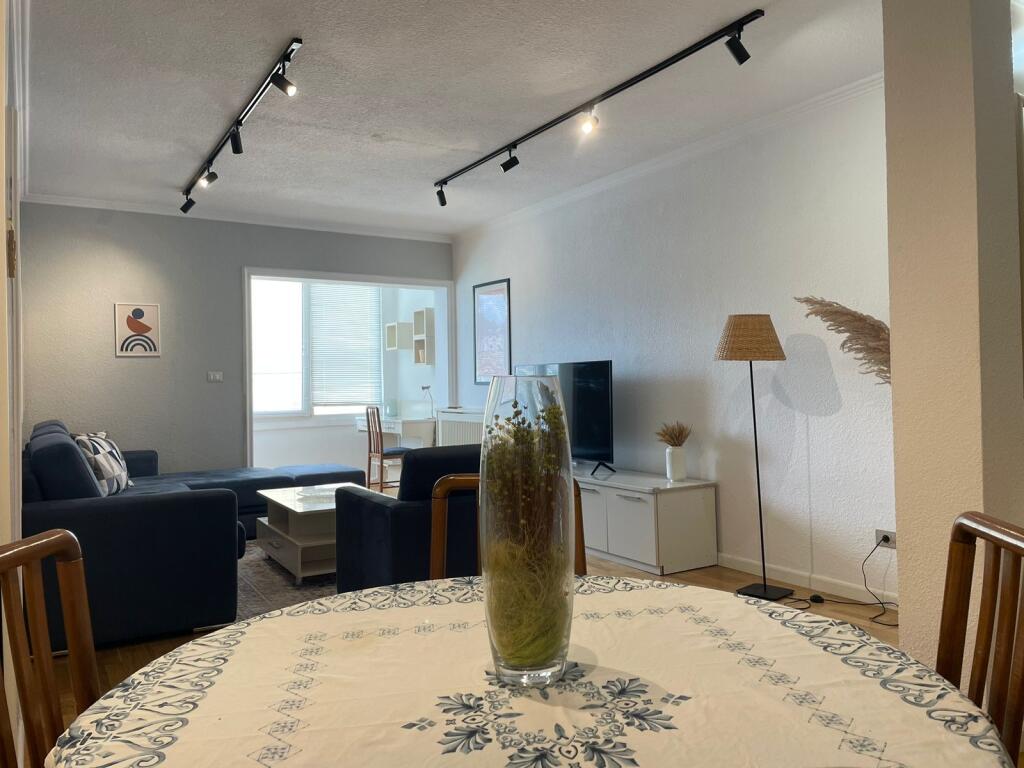 Ofrohet apartament 2+1 me qira.