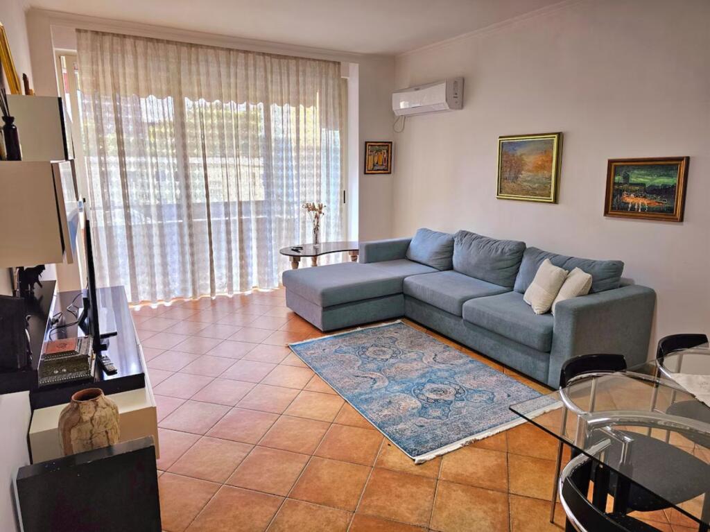 Rruga Elbasanit, RTSH Jepet me Qera Apartament 2+1