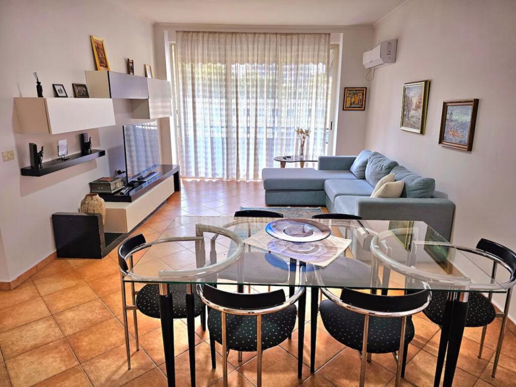 Rruga Elbasanit, RTSH Jepet me Qera Apartament 2+1