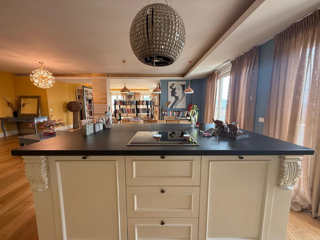 Super Penthouse for sale!
