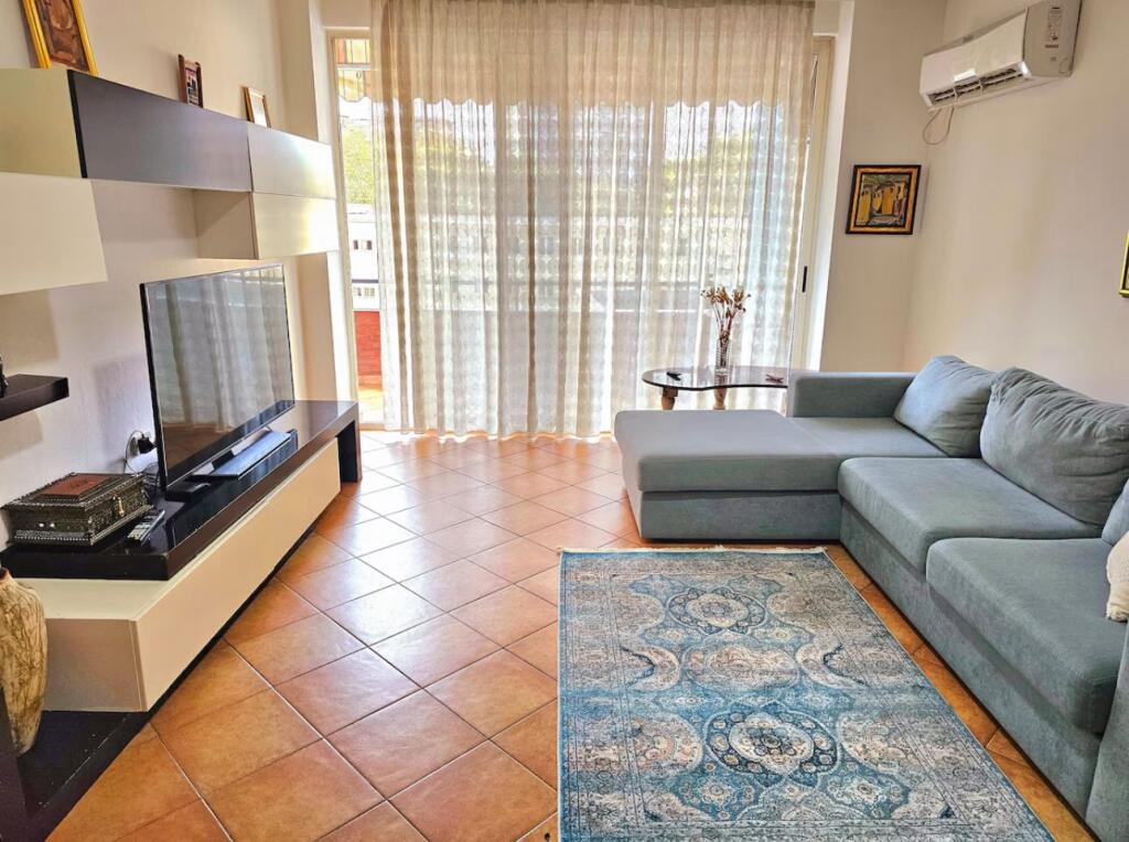 Rruga Elbasanit, RTSH Jepet me Qera Apartament 2+1
